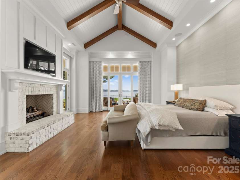 124 Wellcraft Court, Mooresville, NC 28117.  MLS# CAR4227104, YatesRealty ID 3586. Primary suite on main level.