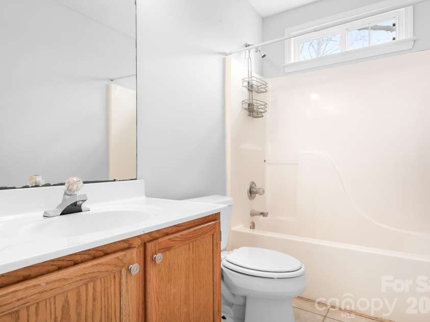177 Highland Woods Court, Denver, NC 28037.  MLS# CAR4333718, YatesRealty ID 3586. 2nd full bath
