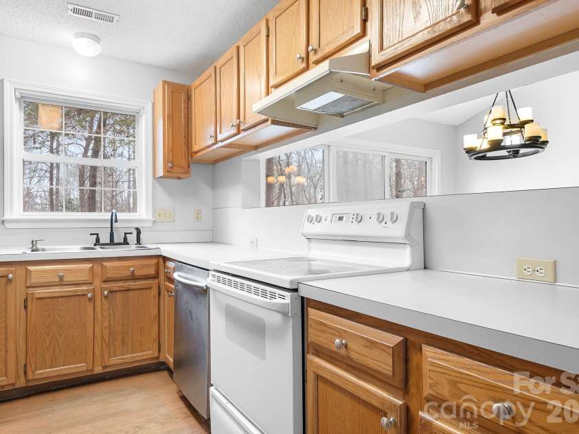 177 Highland Woods Court, Denver, NC 28037.  MLS# CAR4333718, YatesRealty ID 3586. 