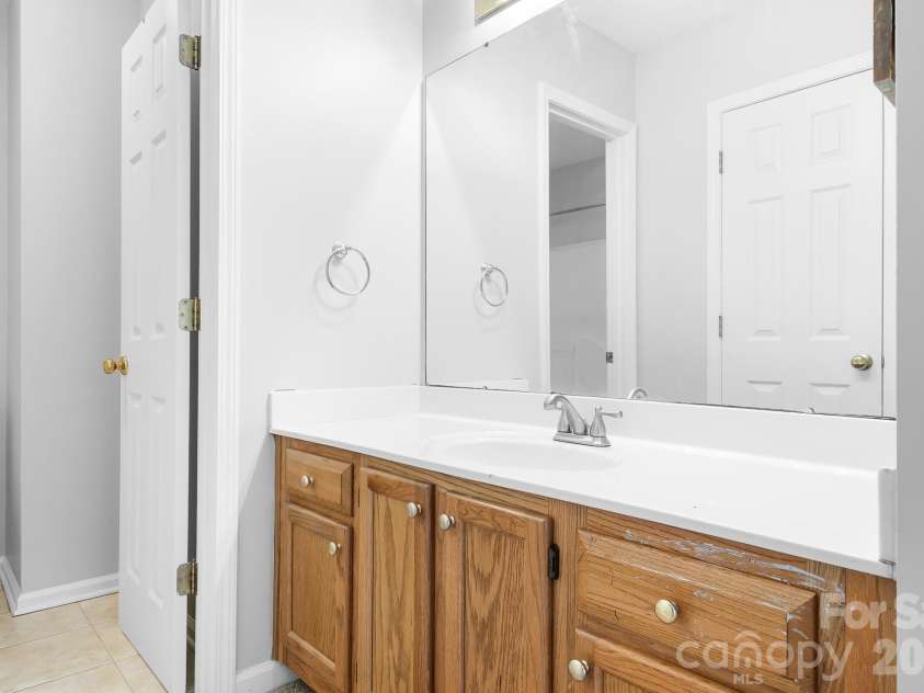 177 Highland Woods Court, Denver, NC 28037.  MLS# CAR4333718, YatesRealty ID 3586. Primary bath