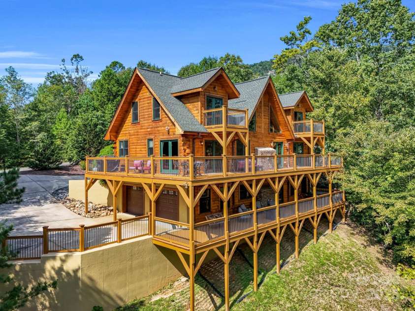 219 Highland Heights, Lake Lure, NC 28746.  MLS# CAR4172812, YatesRealty ID 3586. 
