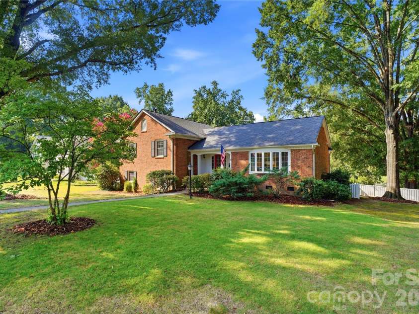 3900 Blowing Rock Way, Charlotte, NC 28210.  MLS# CAR4400075, YatesRealty ID 35861. 