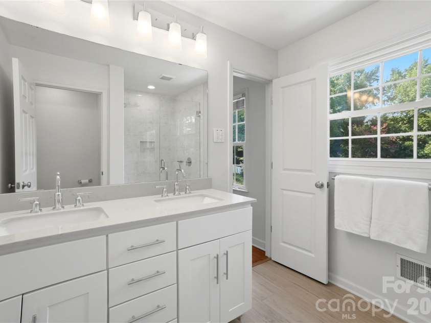 3900 Blowing Rock Way, Charlotte, NC 28210.  MLS# CAR4400075, YatesRealty ID 35861. 