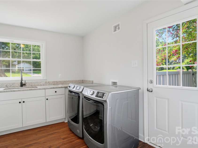 3900 Blowing Rock Way, Charlotte, NC 28210.  MLS# CAR4400075, YatesRealty ID 35861. 