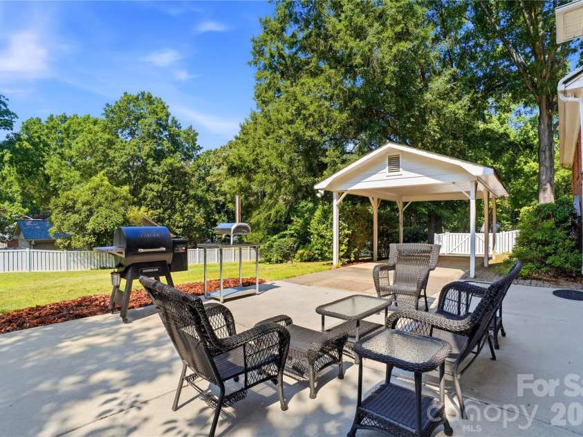 3900 Blowing Rock Way, Charlotte, NC 28210.  MLS# CAR4400075, YatesRealty ID 35861. 
