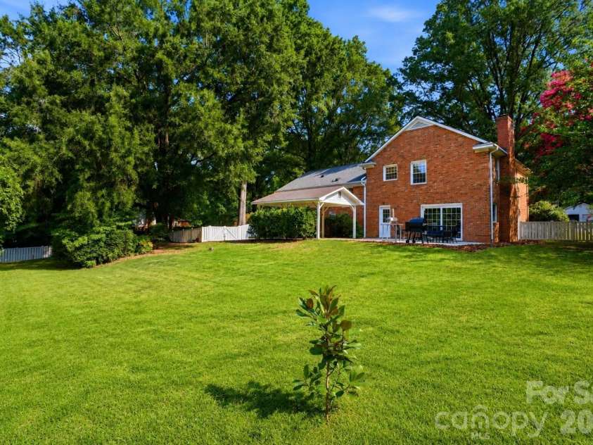 3900 Blowing Rock Way, Charlotte, NC 28210.  MLS# CAR4400075, YatesRealty ID 35861. 