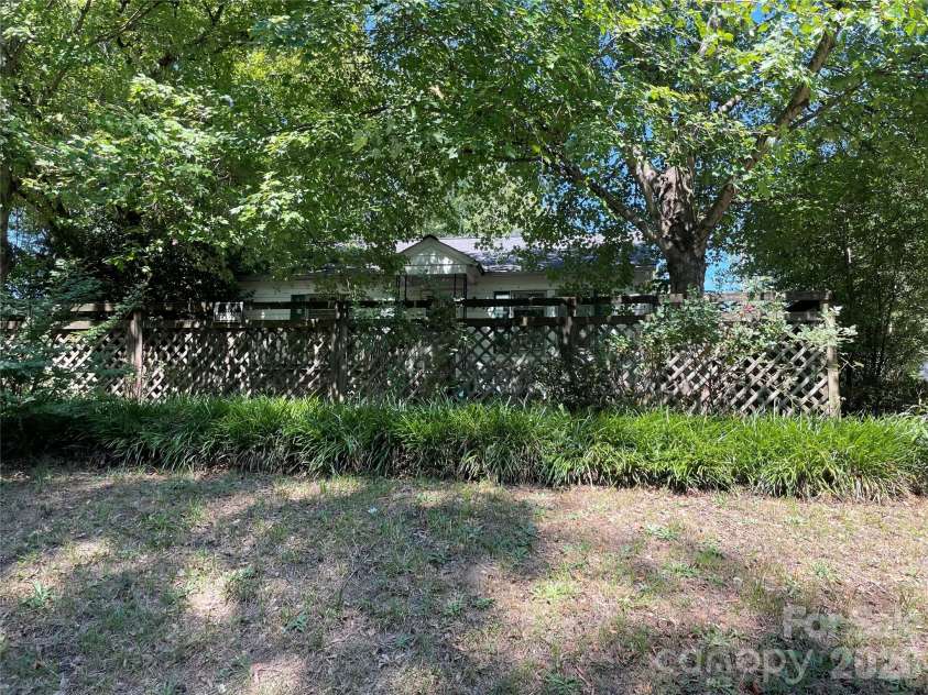 500 Brookside Drive, Shelby, NC 28150.  MLS# CAR4402367, YatesRealty ID 35863. 