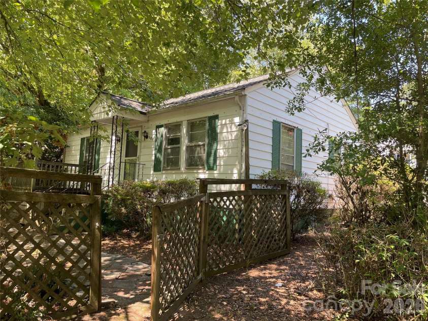 500 Brookside Drive, Shelby, NC 28150.  MLS# CAR4402367, YatesRealty ID 35863. 