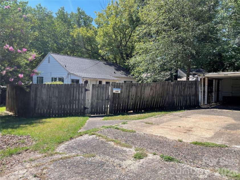 500 Brookside Drive, Shelby, NC 28150.  MLS# CAR4402367, YatesRealty ID 35863. 