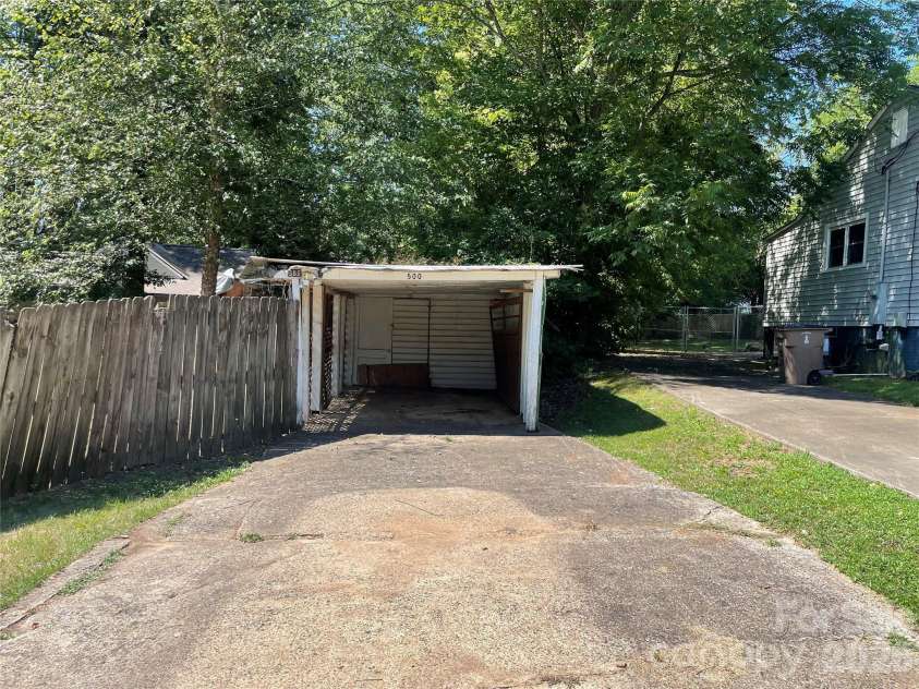 500 Brookside Drive, Shelby, NC 28150.  MLS# CAR4402367, YatesRealty ID 35863. 