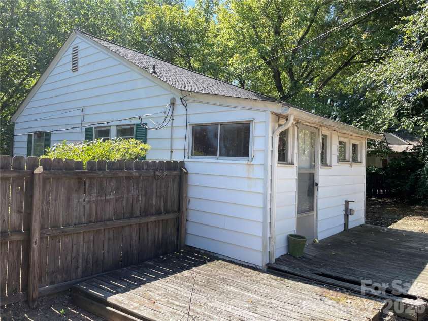 500 Brookside Drive, Shelby, NC 28150.  MLS# CAR4402367, YatesRealty ID 35863. 