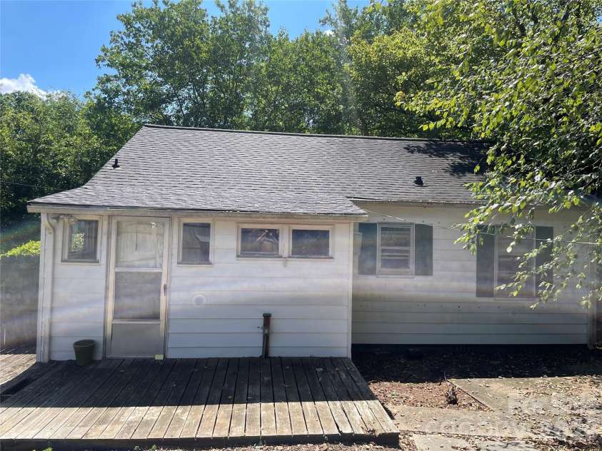 500 Brookside Drive, Shelby, NC 28150.  MLS# CAR4402367, YatesRealty ID 35863. 