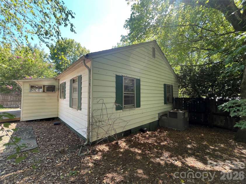 500 Brookside Drive, Shelby, NC 28150.  MLS# CAR4402367, YatesRealty ID 35863. 