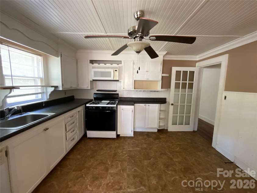 500 Brookside Drive, Shelby, NC 28150.  MLS# CAR4402367, YatesRealty ID 35863. 