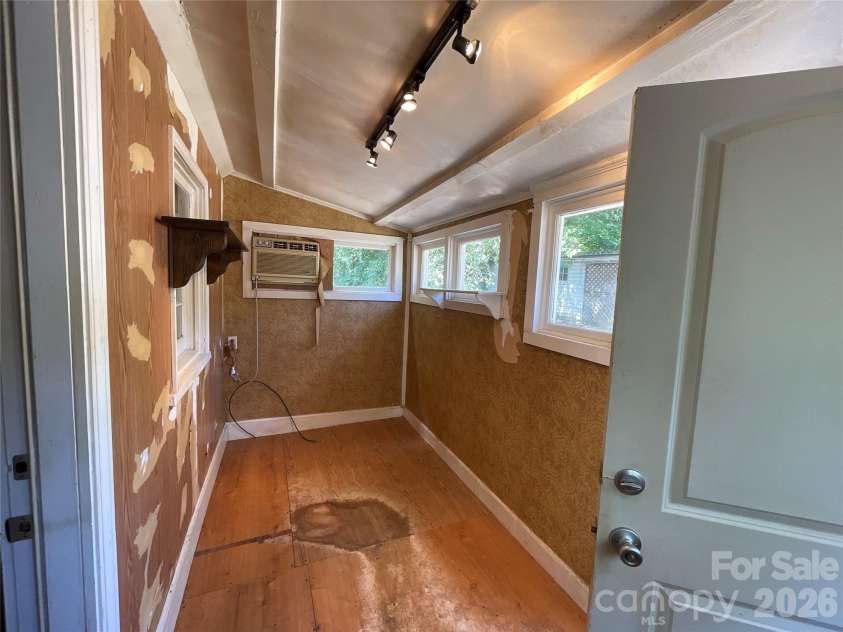 500 Brookside Drive, Shelby, NC 28150.  MLS# CAR4402367, YatesRealty ID 35863. 