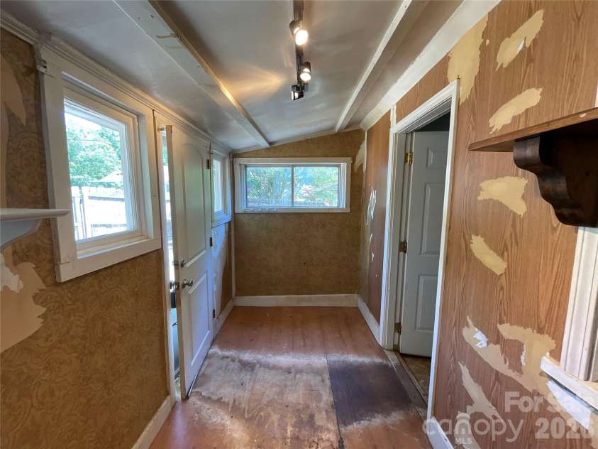 500 Brookside Drive, Shelby, NC 28150.  MLS# CAR4402367, YatesRealty ID 35863. 