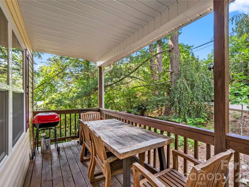 11 Raleigh Road, Asheville, NC 28803.  MLS# CAR4398228, YatesRealty ID 35864. 
