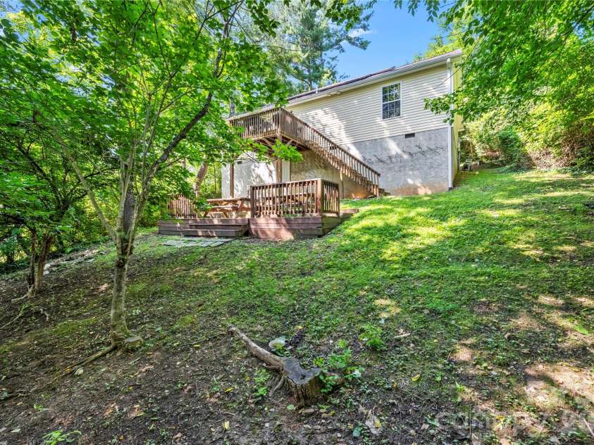 11 Raleigh Road, Asheville, NC 28803.  MLS# CAR4398228, YatesRealty ID 35864. 