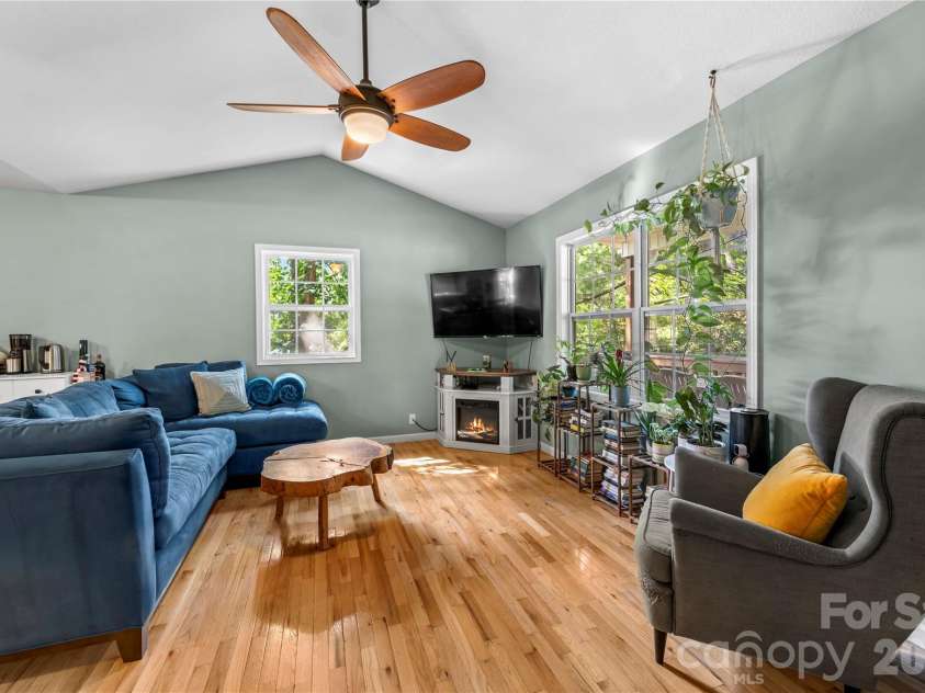 11 Raleigh Road, Asheville, NC 28803.  MLS# CAR4398228, YatesRealty ID 35864. 
