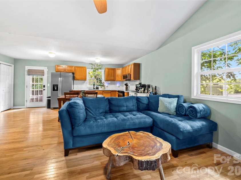 11 Raleigh Road, Asheville, NC 28803.  MLS# CAR4398228, YatesRealty ID 35864. 