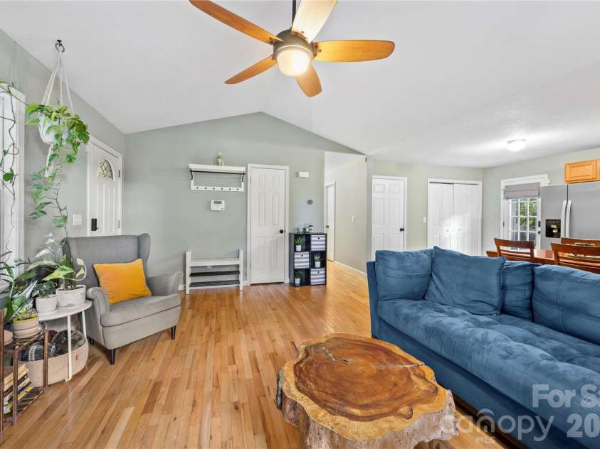 11 Raleigh Road, Asheville, NC 28803.  MLS# CAR4398228, YatesRealty ID 35864. 