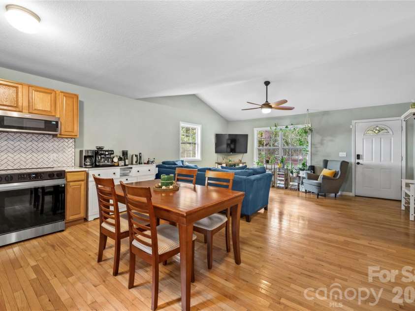 11 Raleigh Road, Asheville, NC 28803.  MLS# CAR4398228, YatesRealty ID 35864. 