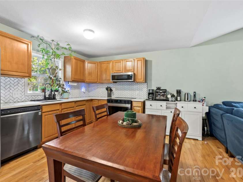 11 Raleigh Road, Asheville, NC 28803.  MLS# CAR4398228, YatesRealty ID 35864. 
