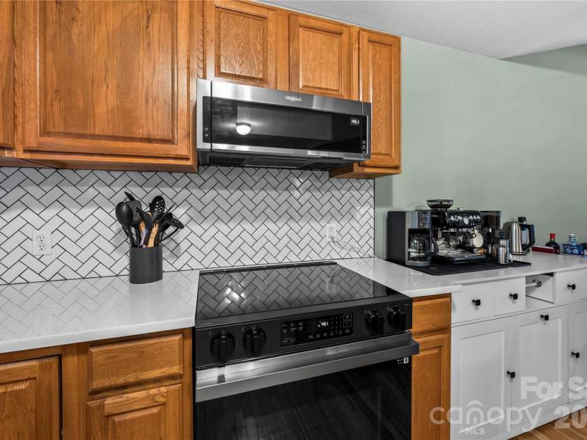 11 Raleigh Road, Asheville, NC 28803.  MLS# CAR4398228, YatesRealty ID 35864. 