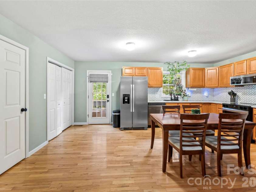11 Raleigh Road, Asheville, NC 28803.  MLS# CAR4398228, YatesRealty ID 35864. 