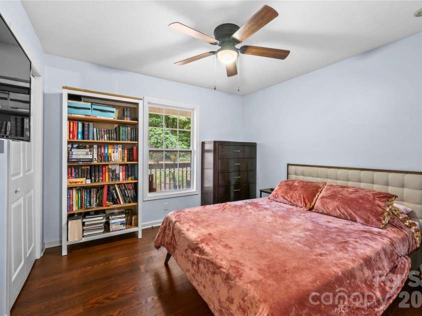 11 Raleigh Road, Asheville, NC 28803.  MLS# CAR4398228, YatesRealty ID 35864. 