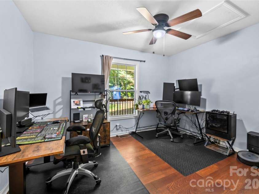 11 Raleigh Road, Asheville, NC 28803.  MLS# CAR4398228, YatesRealty ID 35864. 