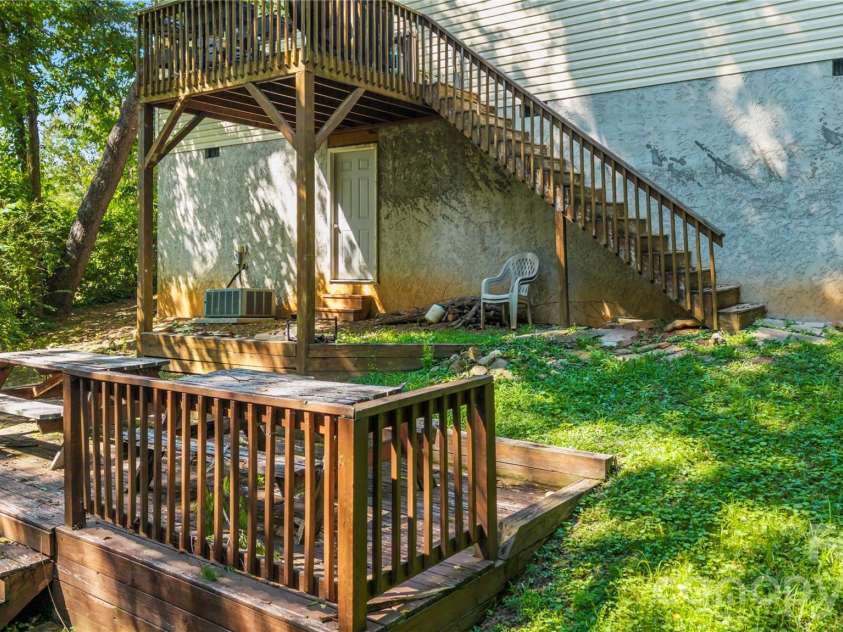 11 Raleigh Road, Asheville, NC 28803.  MLS# CAR4398228, YatesRealty ID 35864. 