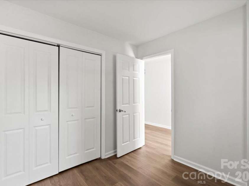 12932 Silvaire Farm Road, Charlotte, NC 28278.  MLS# CAR4395219, YatesRealty ID 35865. 