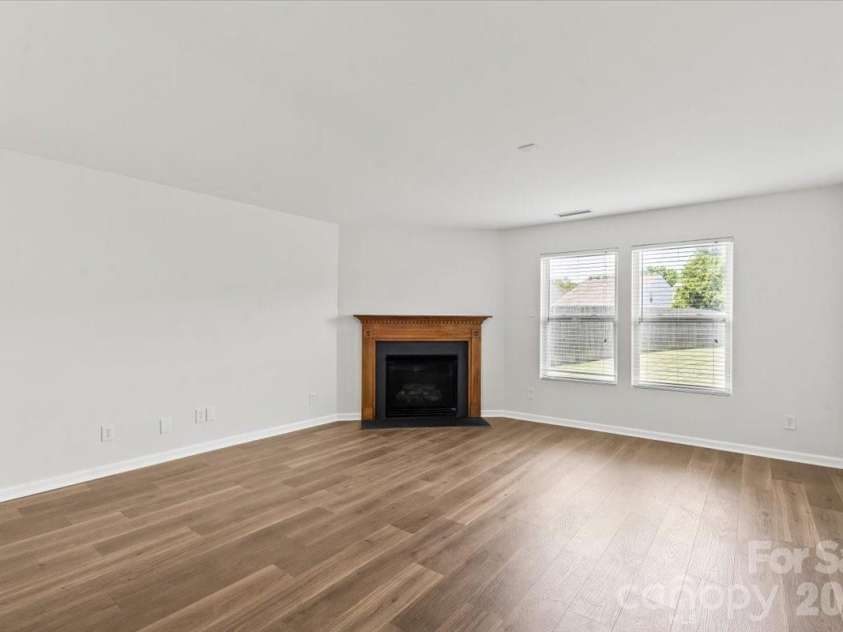 12932 Silvaire Farm Road, Charlotte, NC 28278.  MLS# CAR4395219, YatesRealty ID 35865. 