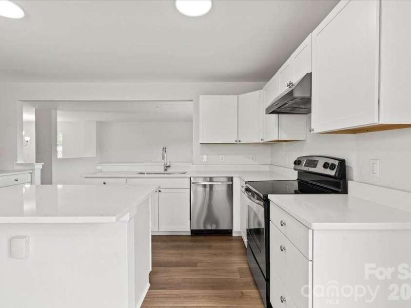 12932 Silvaire Farm Road, Charlotte, NC 28278.  MLS# CAR4395219, YatesRealty ID 35865. 