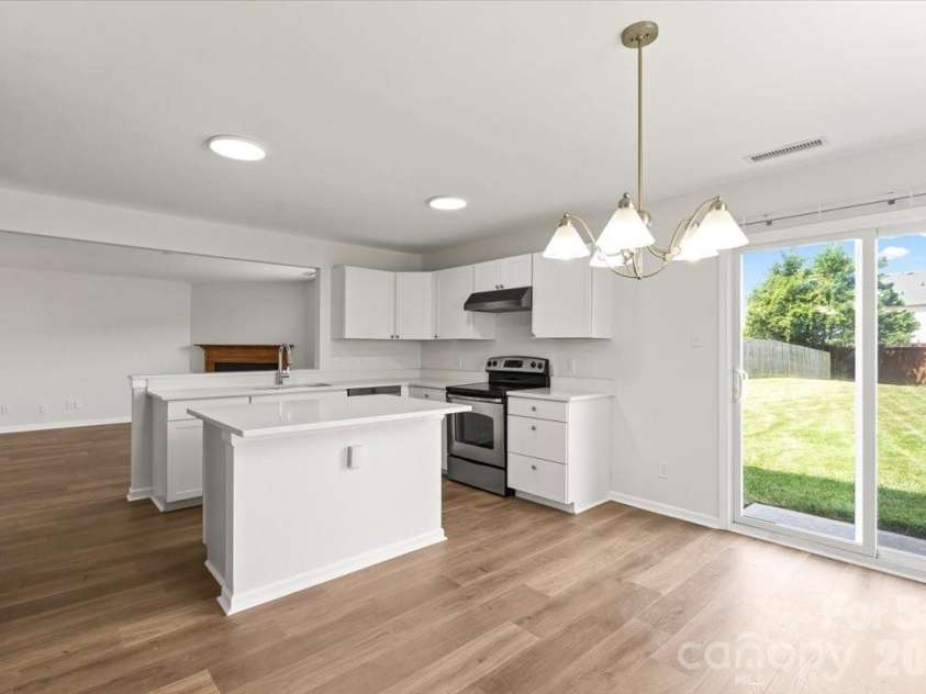 12932 Silvaire Farm Road, Charlotte, NC 28278.  MLS# CAR4395219, YatesRealty ID 35865. 