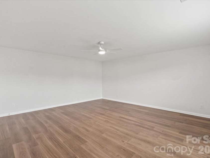 12932 Silvaire Farm Road, Charlotte, NC 28278.  MLS# CAR4395219, YatesRealty ID 35865. 