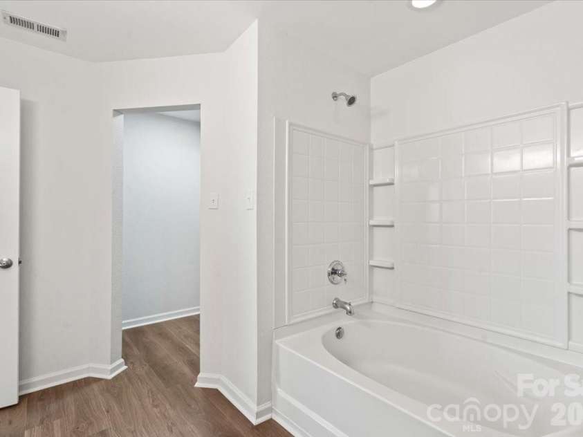 12932 Silvaire Farm Road, Charlotte, NC 28278.  MLS# CAR4395219, YatesRealty ID 35865. 