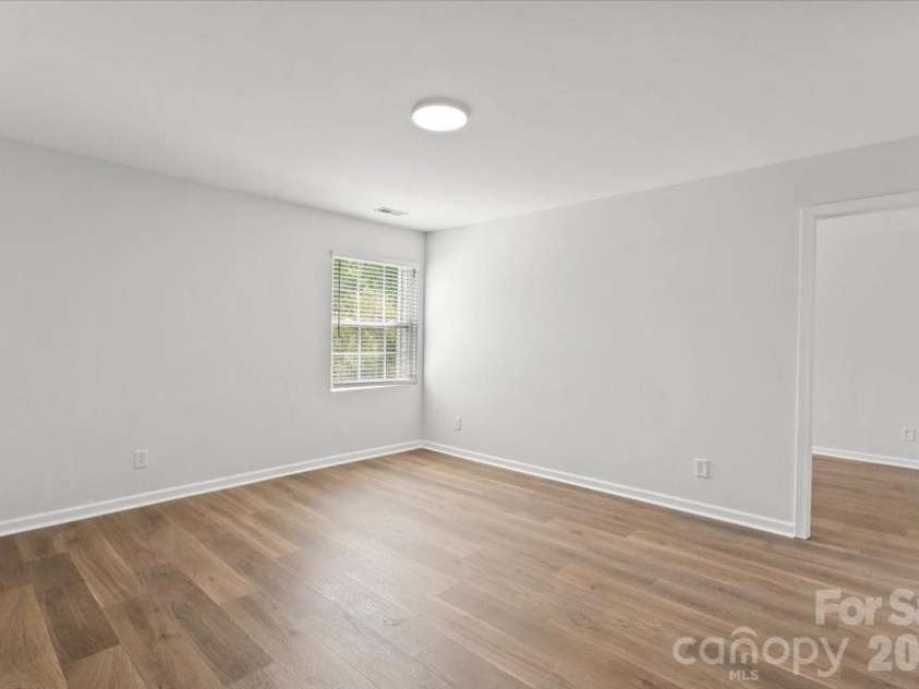 12932 Silvaire Farm Road, Charlotte, NC 28278.  MLS# CAR4395219, YatesRealty ID 35865. 