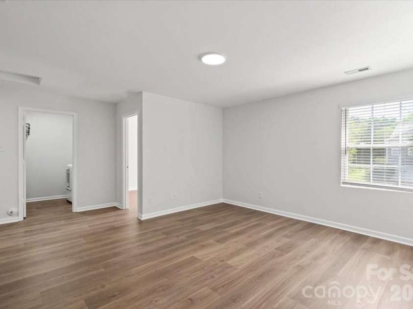 12932 Silvaire Farm Road, Charlotte, NC 28278.  MLS# CAR4395219, YatesRealty ID 35865. 