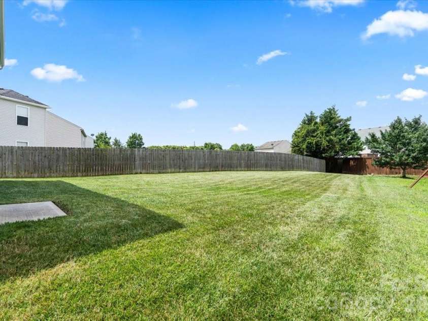 12932 Silvaire Farm Road, Charlotte, NC 28278.  MLS# CAR4395219, YatesRealty ID 35865. 