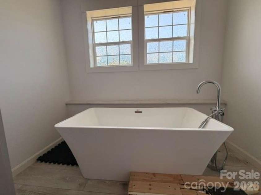 3103 Peaceful Meadows Drive, Morganton, NC 28655.  MLS# CAR4400362, YatesRealty ID 35866. Primary bathtub