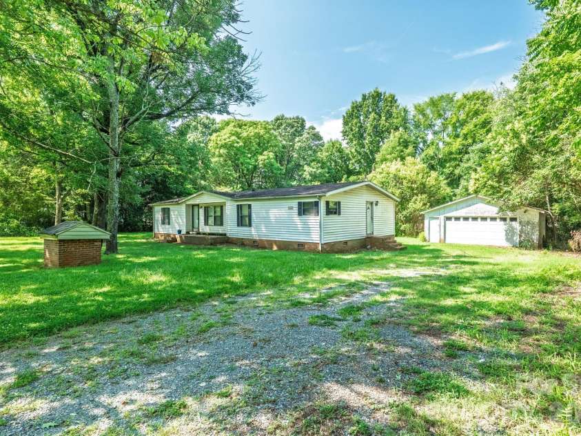 11101 Coble Road, Charlotte, NC 28227.  MLS# CAR4401595, YatesRealty ID 35867. 