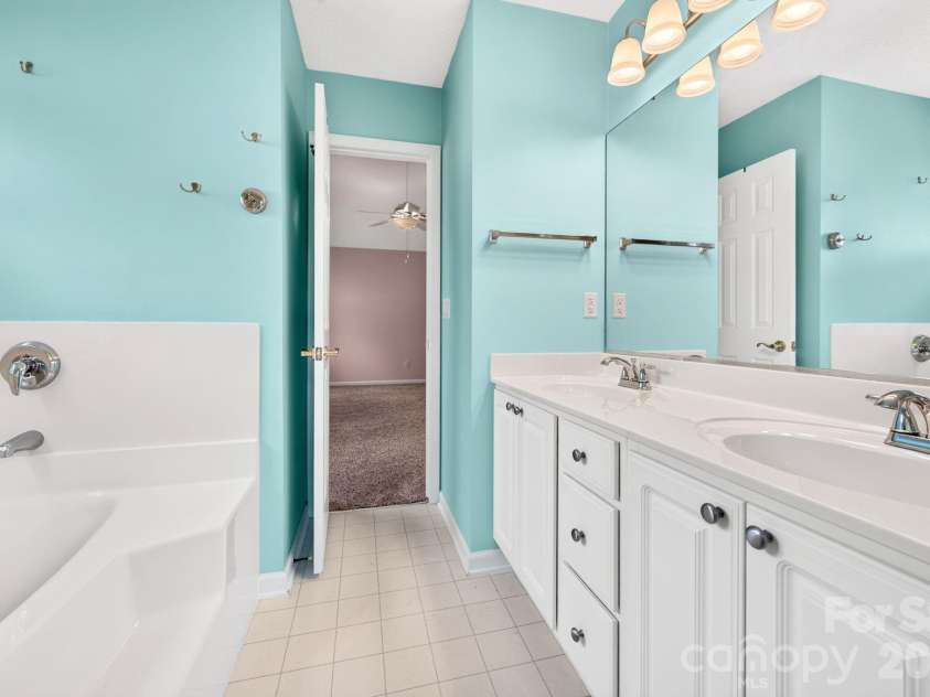 35 Meadow Pathway Drive, Fletcher, NC 28732.  MLS# CAR4395042, YatesRealty ID 35871. 