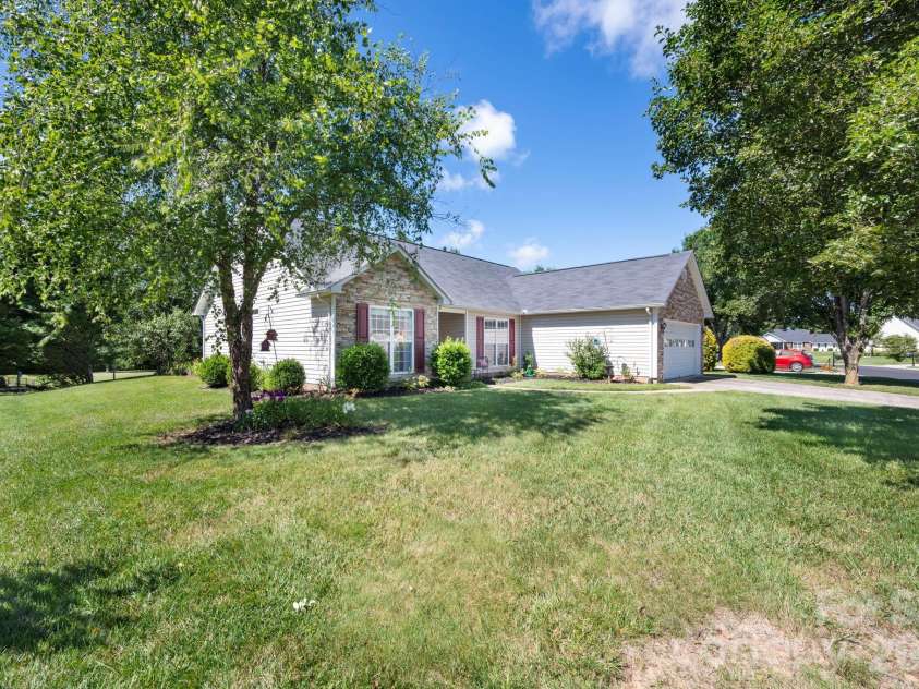 35 Meadow Pathway Drive, Fletcher, NC 28732.  MLS# CAR4395042, YatesRealty ID 35871. 