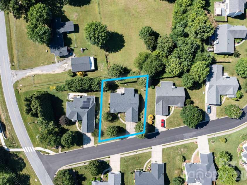 35 Meadow Pathway Drive, Fletcher, NC 28732.  MLS# CAR4395042, YatesRealty ID 35871. 