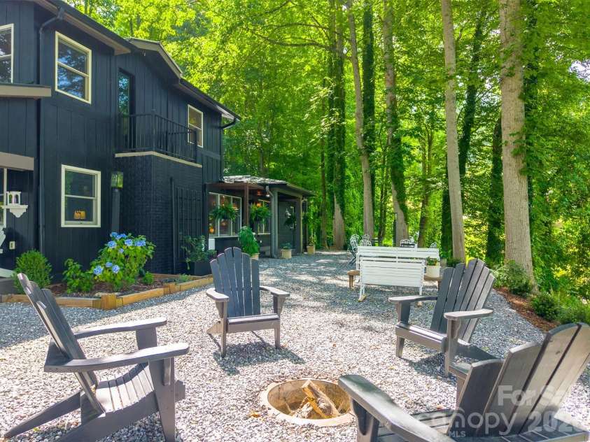 75 Mountain View Road, Sylva, NC 28779.  MLS# CAR4377022, YatesRealty ID 35873. 
