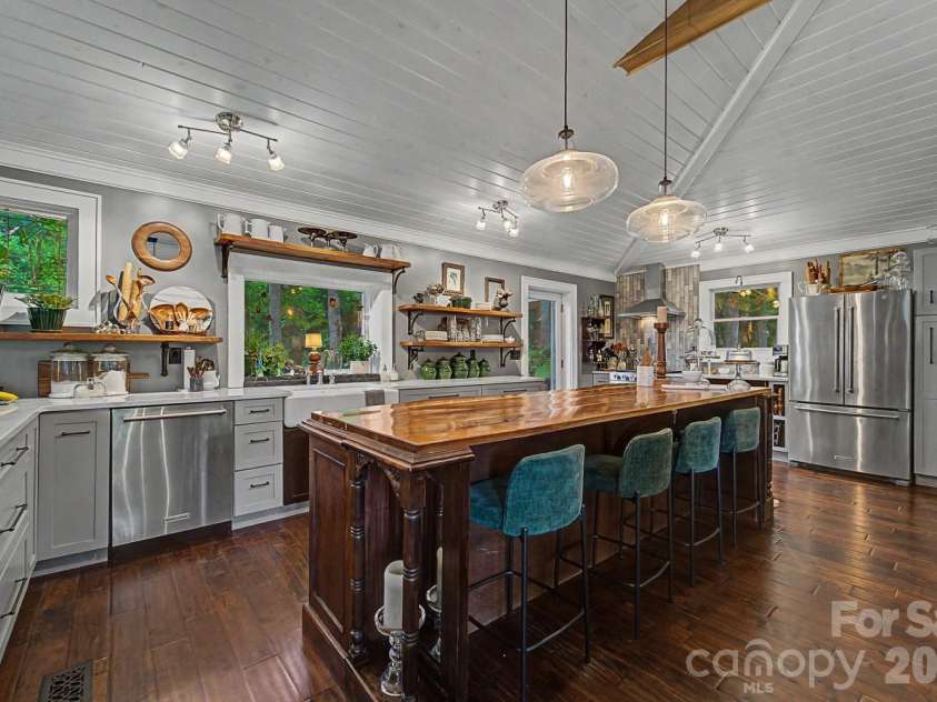 75 Mountain View Road, Sylva, NC 28779.  MLS# CAR4377022, YatesRealty ID 35873. 