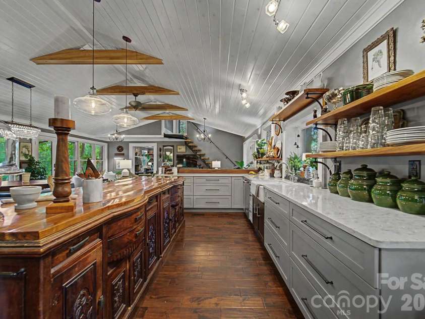 75 Mountain View Road, Sylva, NC 28779.  MLS# CAR4377022, YatesRealty ID 35873. 