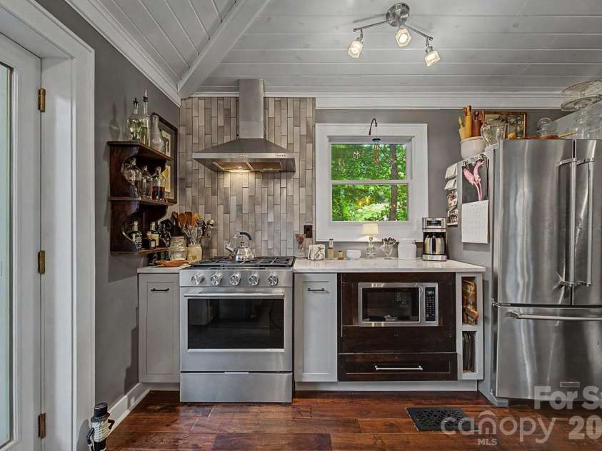 75 Mountain View Road, Sylva, NC 28779.  MLS# CAR4377022, YatesRealty ID 35873. 